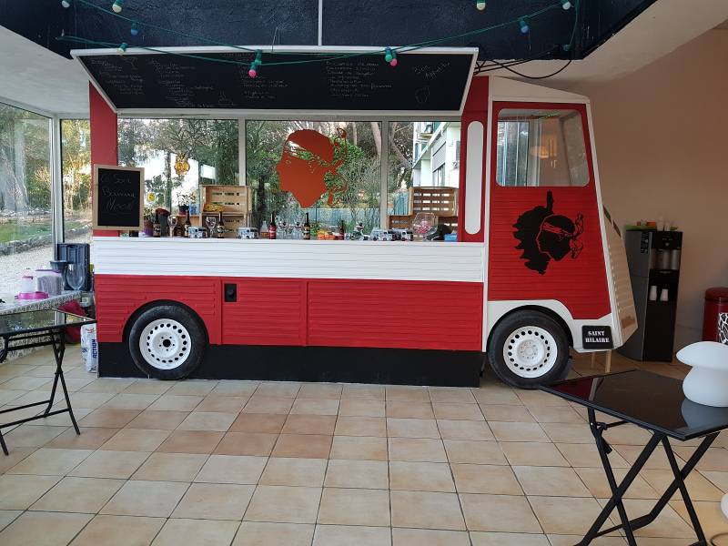 Décoration de la maison de retraite Saint-Hilaire Provence Deux à Aix-en-Provence