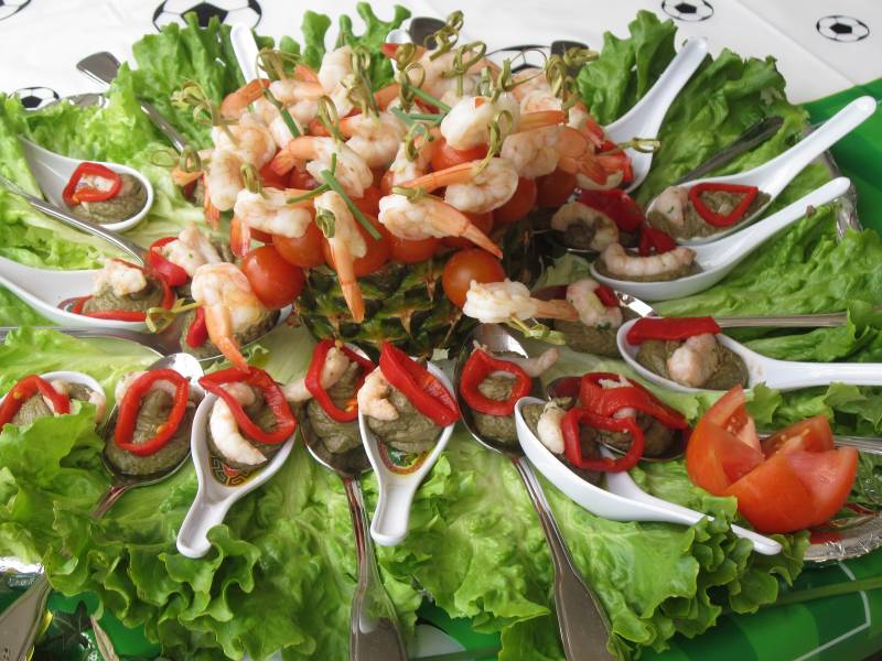 Apéritif lors des jours de fête à la maison de retraite Provence Deux à Aix-Les-Milles