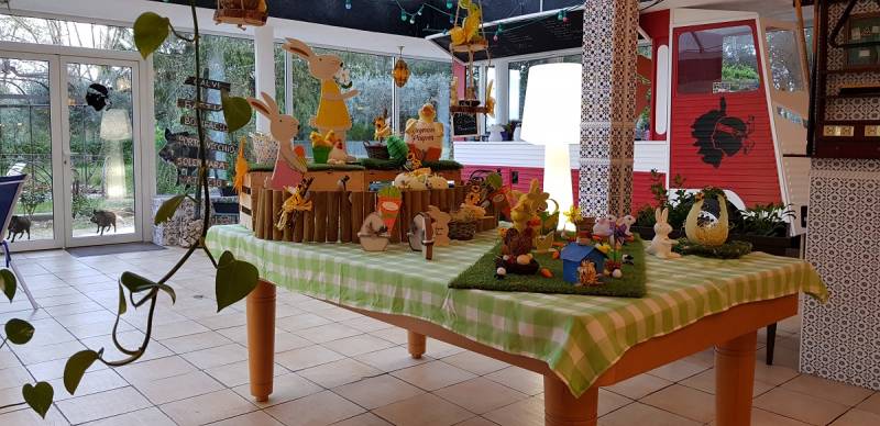 Décoration de Pâques dans notre foyer de personnes âgées à Aix-Les-Milles